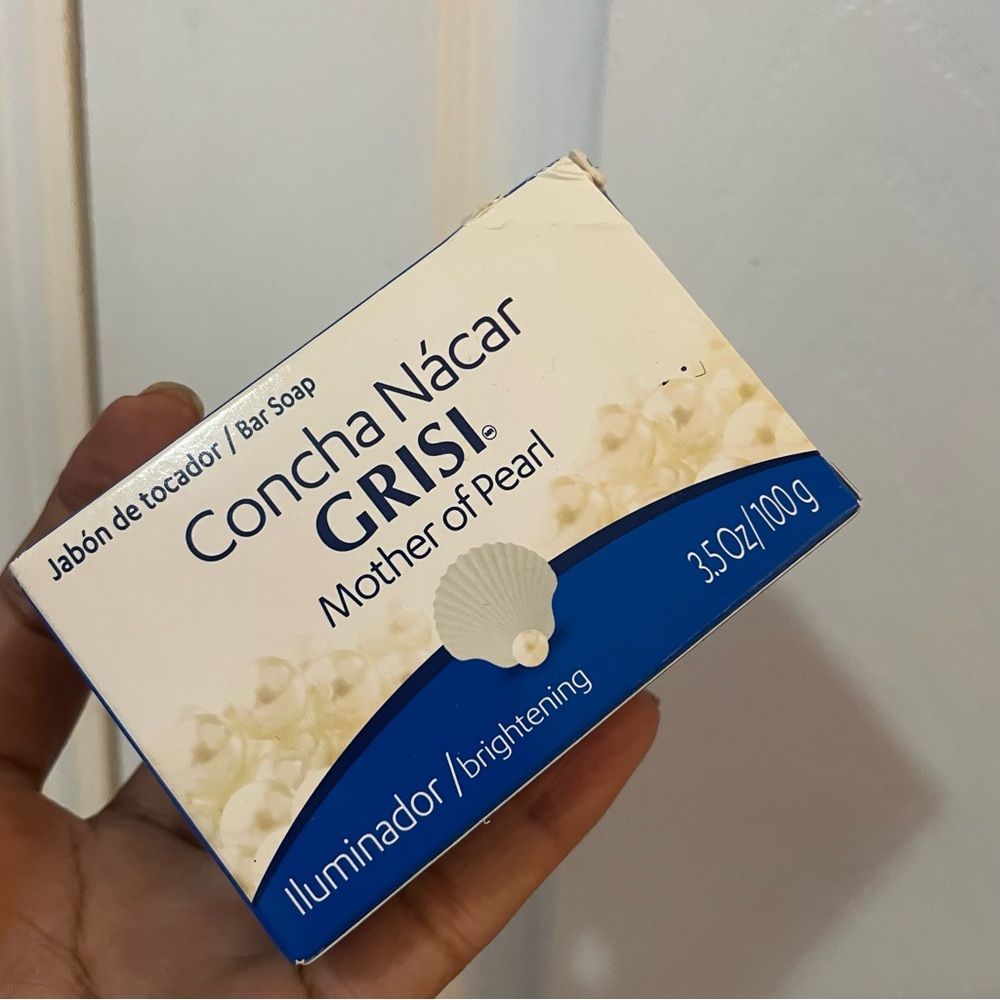 Concha Nácar Gris Mother of Pearl Brightening Soap - Blue & White